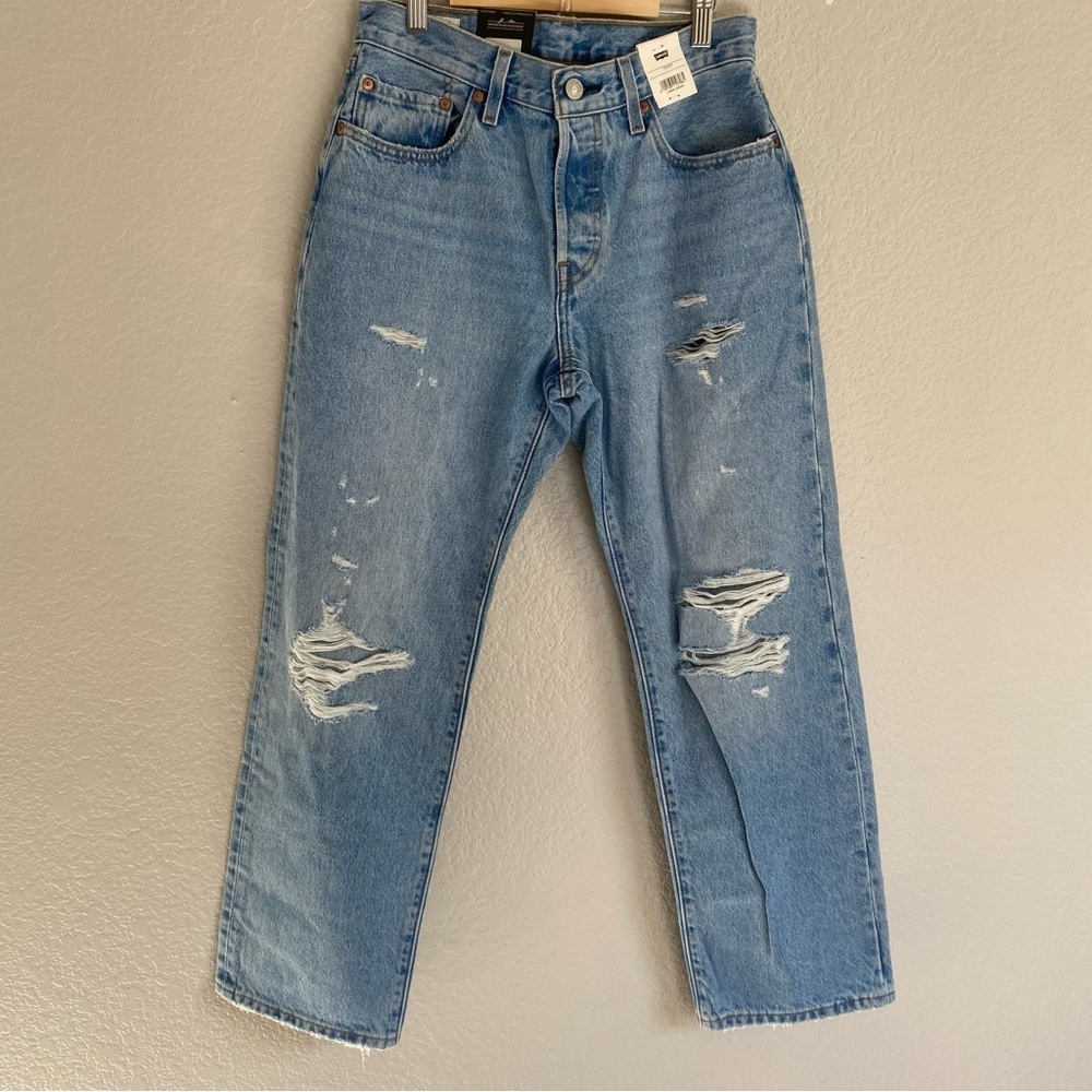 Levi’s Loose Straight Mid Rise Distressed Light Wash Jeans 26x26